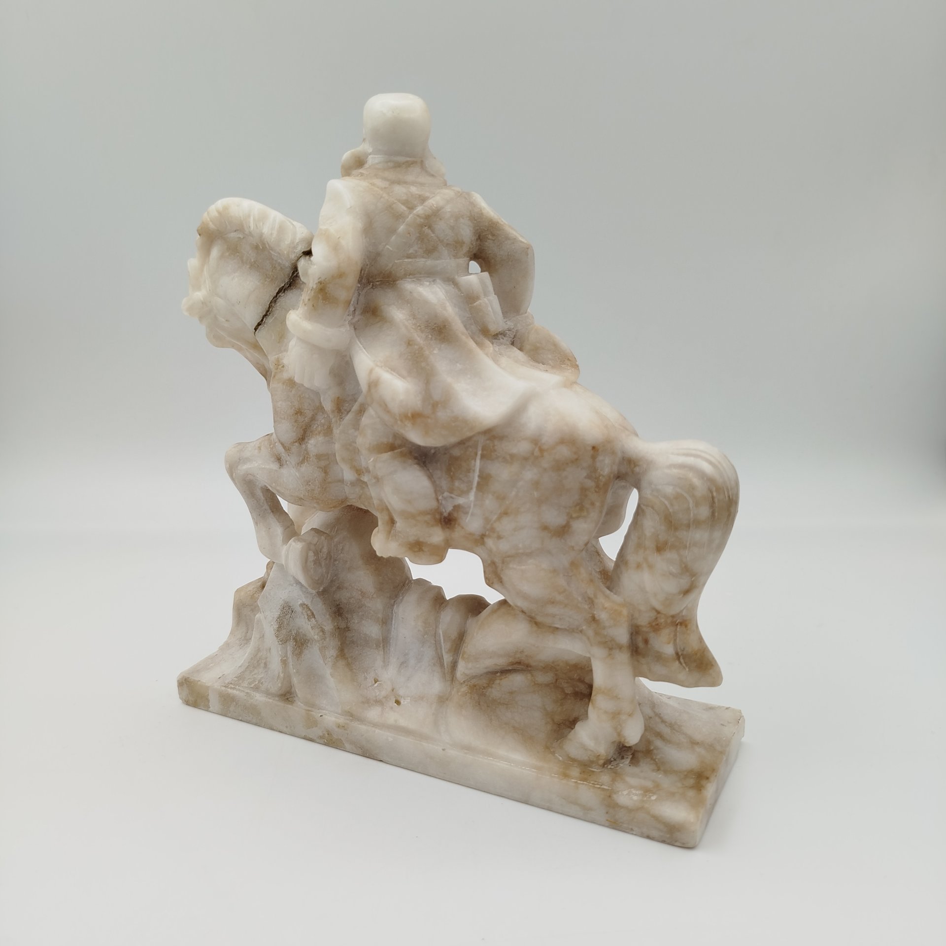 Статуэтка из письменного набора "Партизан", ангидрит, СССР, 1950-1970 гг.