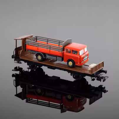 Модель железнодорожного грузового вагона с фурой (1:87), Piko