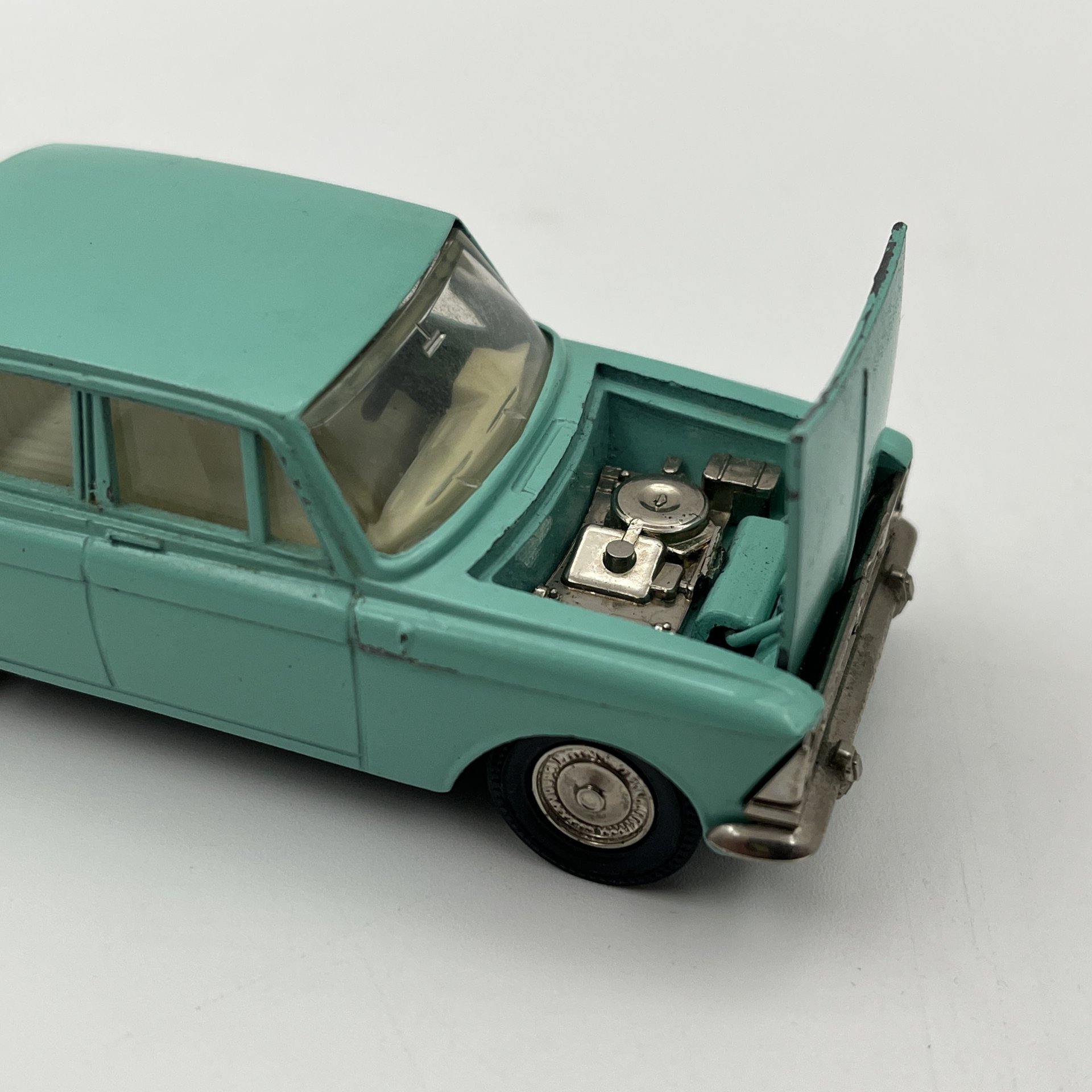 Модель автомобиля "Москвич 412" (Модель А2) мятного оттенка в коробке