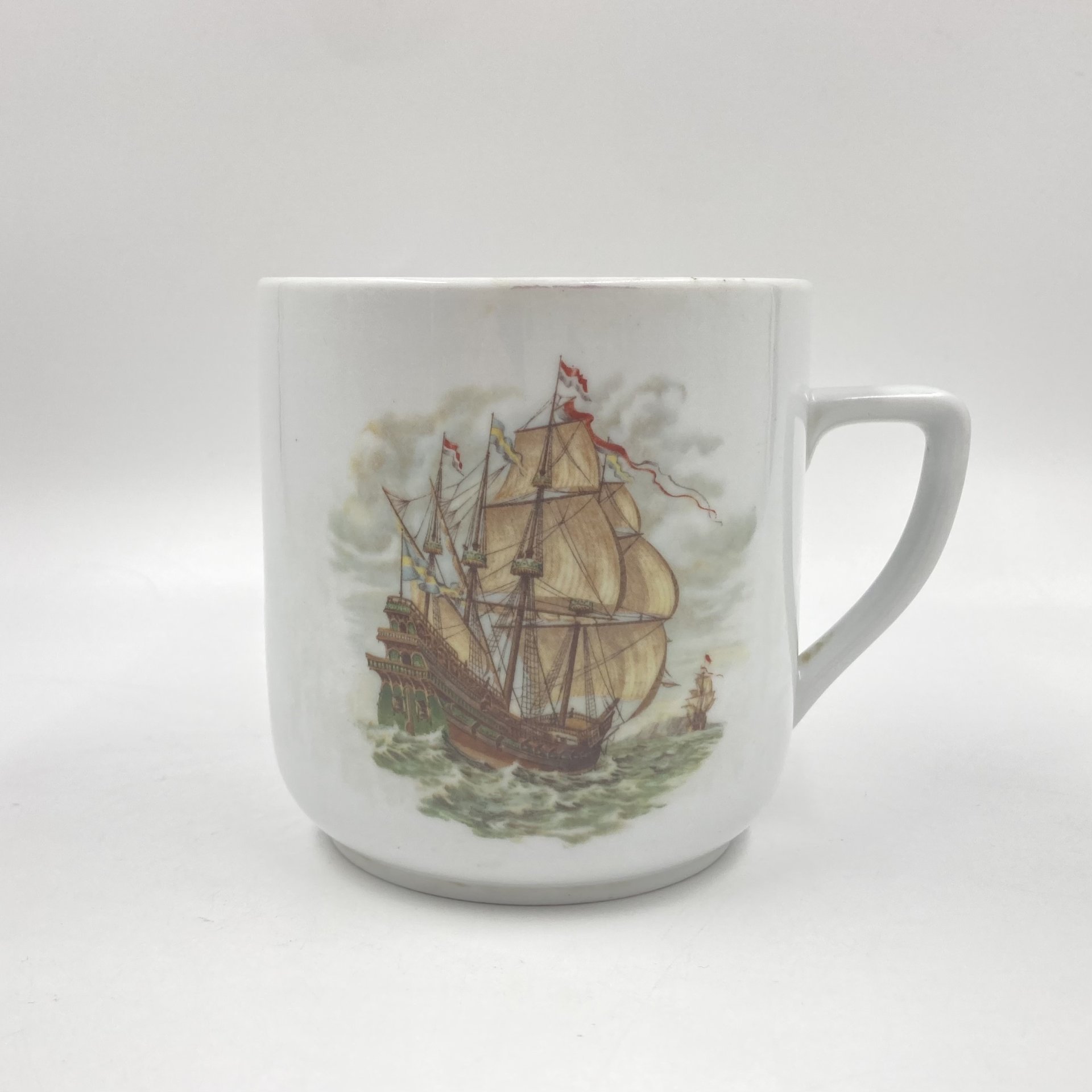 Кружка, фарфор, деколь, золочение, Cesky porcelan a.s. Dubi (Original Bohemia), Чехия, 1980-2000 гг., Cesky porcelan a.s. Dubi (Original Bohemia)