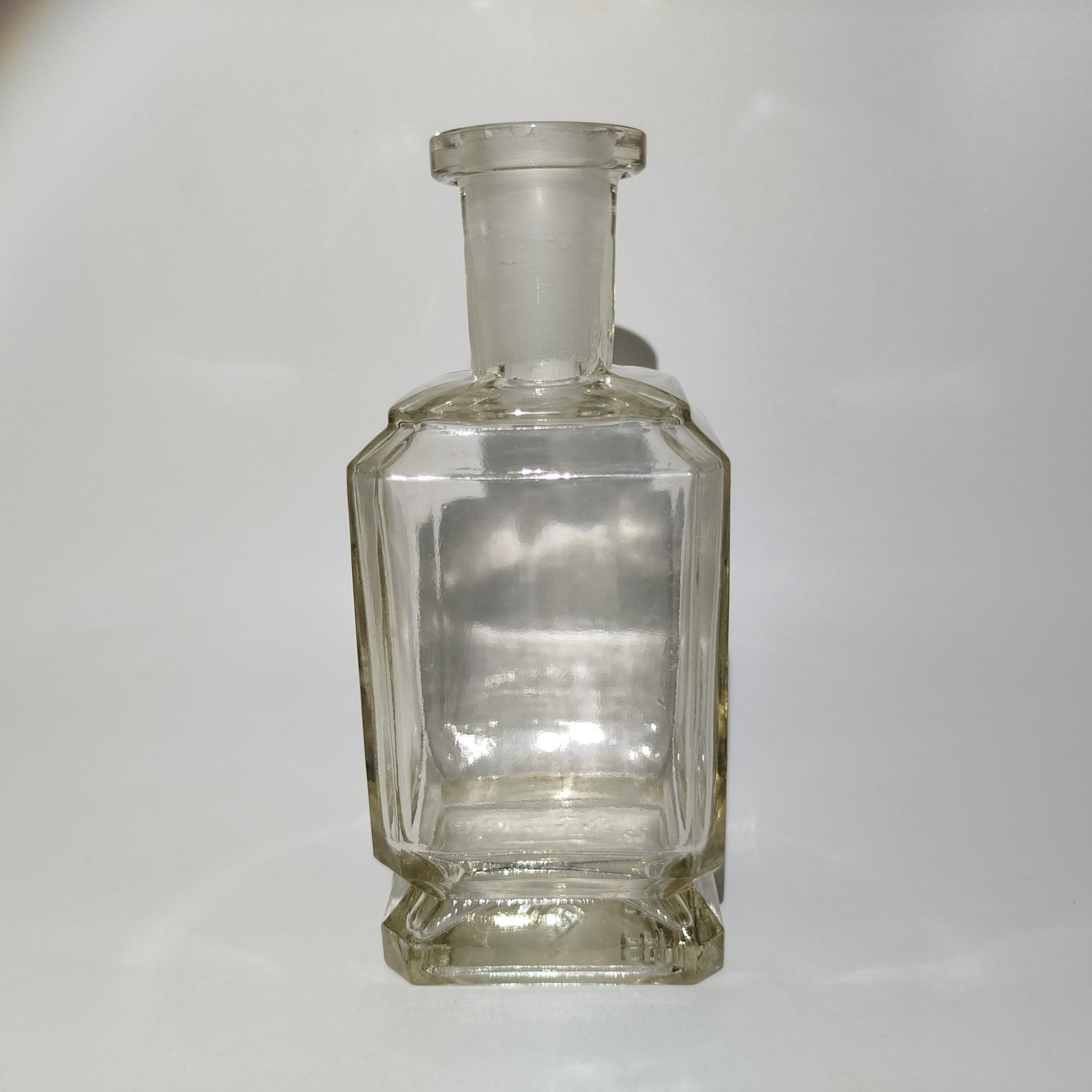 Флакон парфюмерный "E. Baudelot & Cie Paris" (Эмиль Бодло), стекло, Франция, 1910-1940 гг.