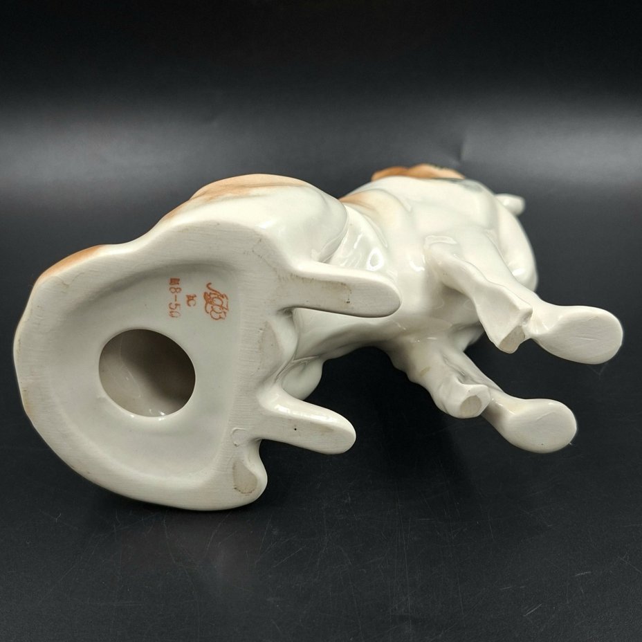 Статуэтка "Колли", скульптор И.И. Ризнич, художник В.М. Жбанов