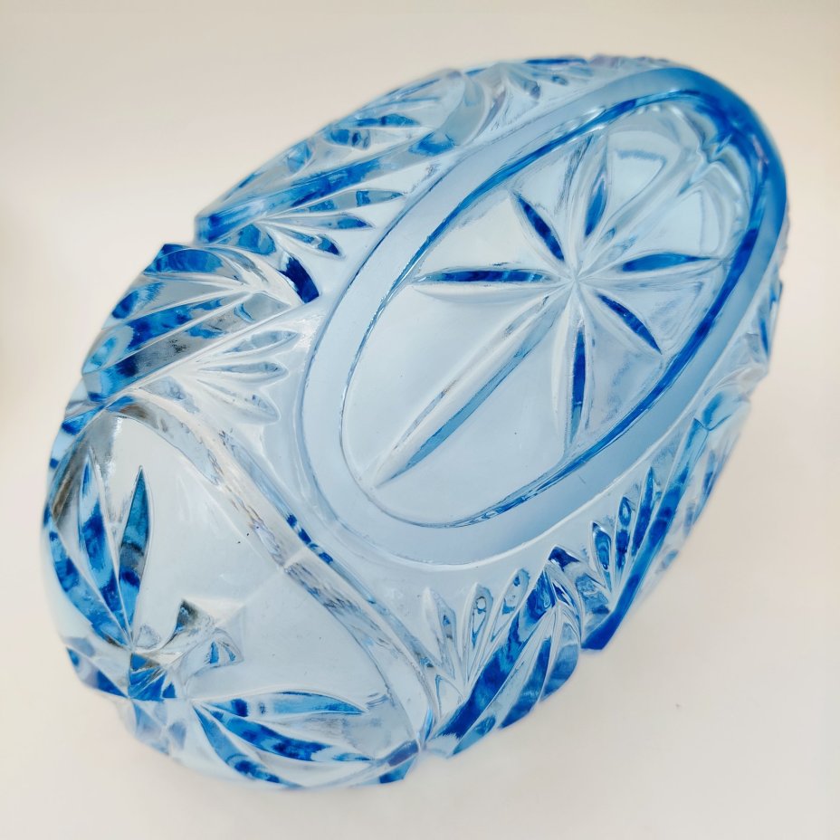 Салатник (конфетница, фруктовница) в форме ладьи голубого оттенка