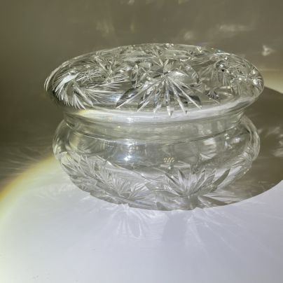 Большая ваза для десерта (бонбоньерка) с резным геометрическим декором, хрусталь, алмазная грань, СССР, 1970-1990 гг.