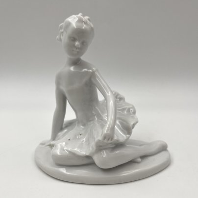 Статуэтка "Юная балерина Машенька" (без росписи), скульптор С.Б. Велихова