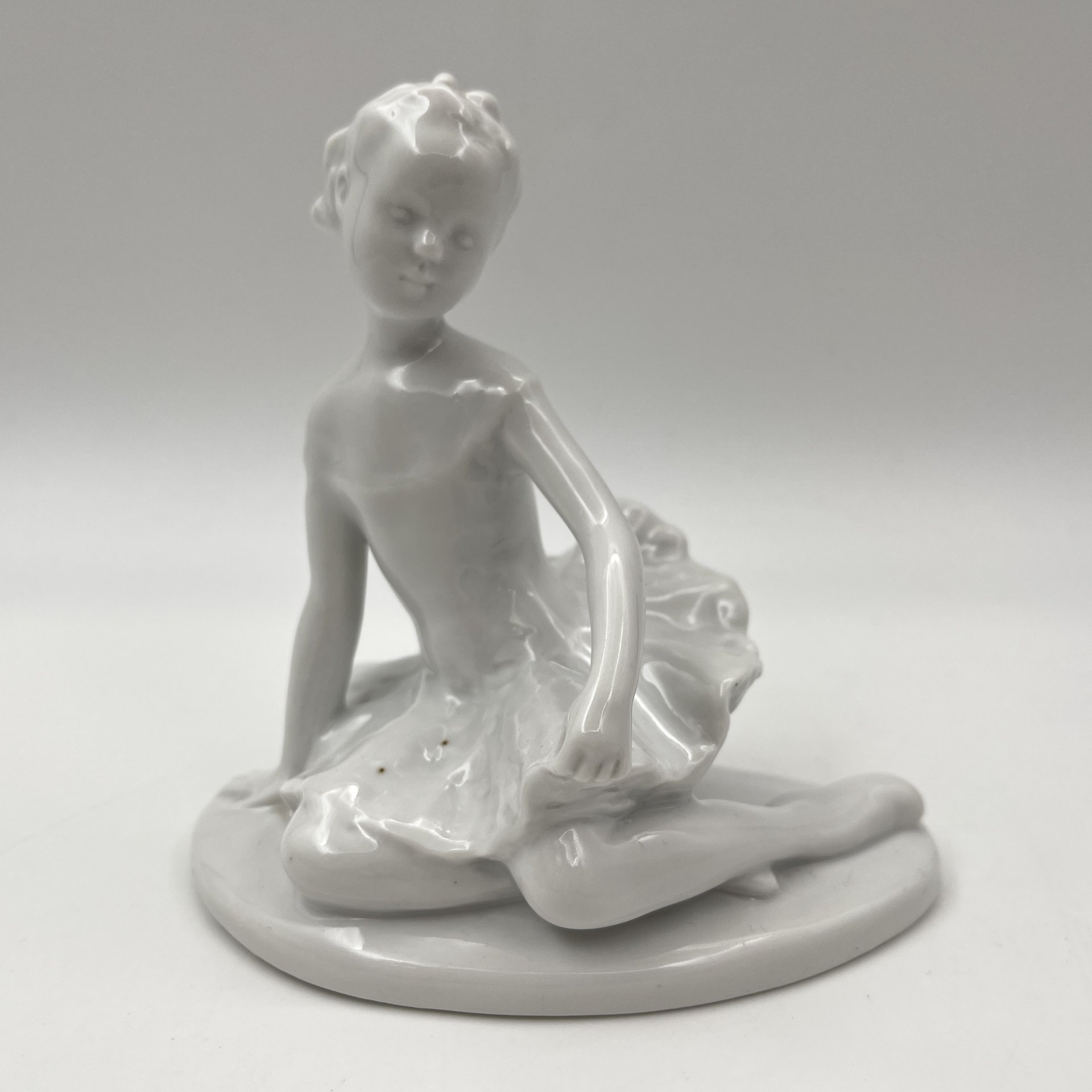 Статуэтка "Юная балерина Машенька" (без росписи), скульптор С.Б. Велихова