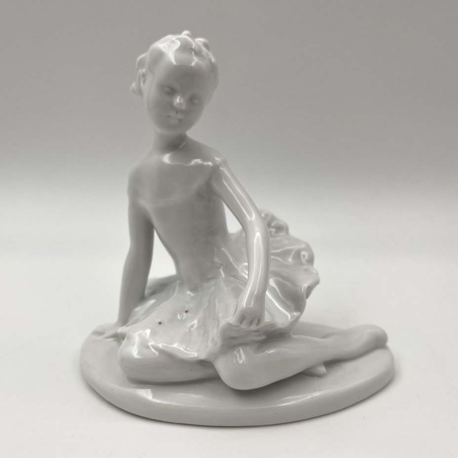 Статуэтка "Юная балерина Машенька" (без росписи), скульптор С.Б. Велихова