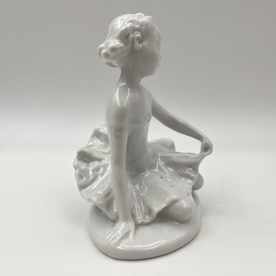 Статуэтка "Юная балерина Машенька" (без росписи), скульптор С.Б. Велихова