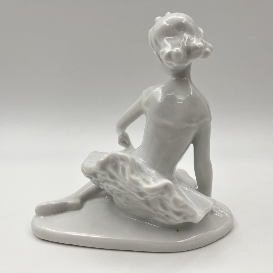 Статуэтка "Юная балерина Машенька" (без росписи), скульптор С.Б. Велихова