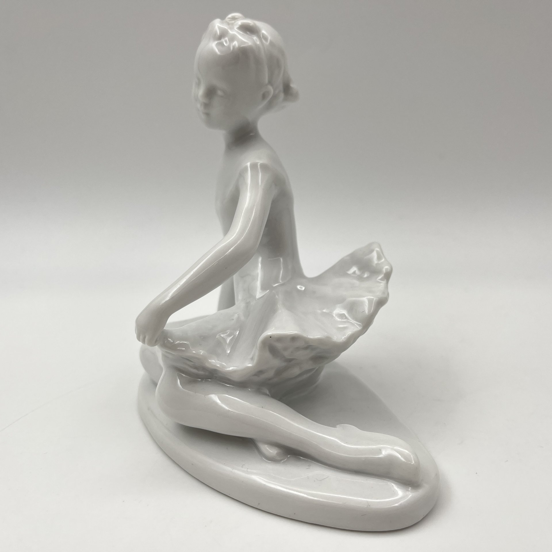 Статуэтка "Юная балерина Машенька" (без росписи), скульптор С.Б. Велихова
