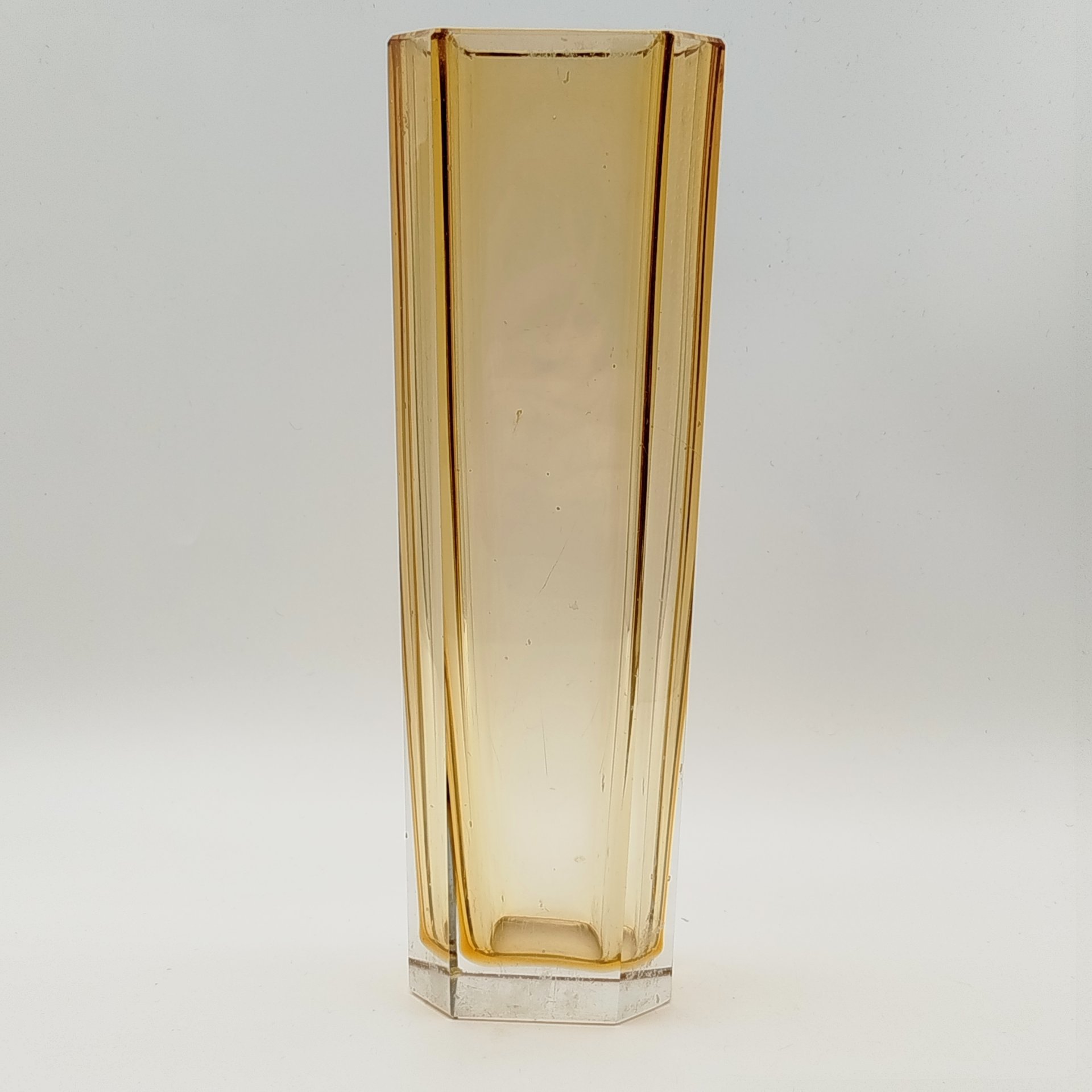 Ваза для цветов "Золотистая", автор Л.О. Юрген, хрусталь, широкая грань, Ленинградский завод художественного стекла (ЛЗХС), СССР, 1960-1980 гг.