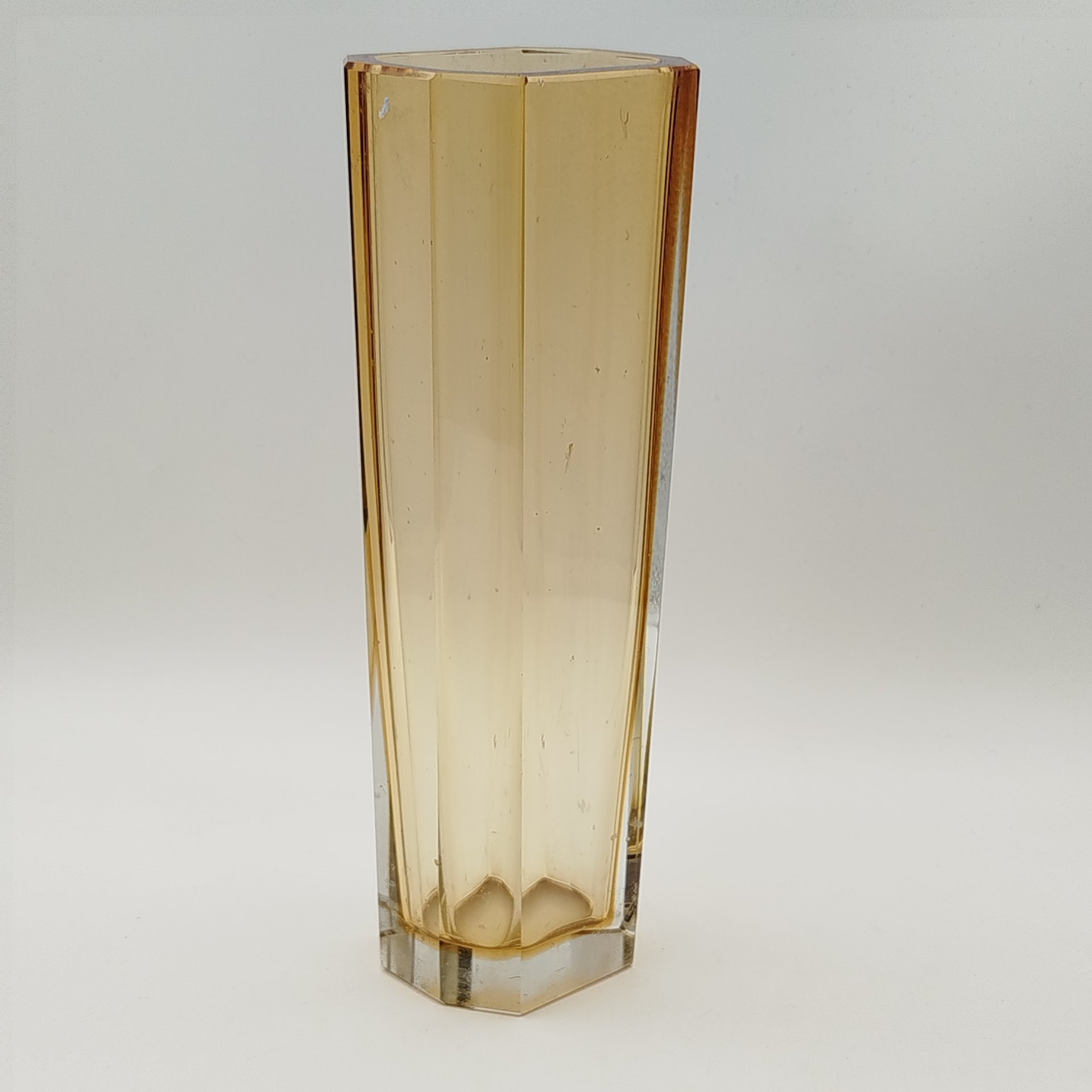 Ваза для цветов "Золотистая", автор Л.О. Юрген, хрусталь, широкая грань, Ленинградский завод художественного стекла (ЛЗХС), СССР, 1960-1980 гг.