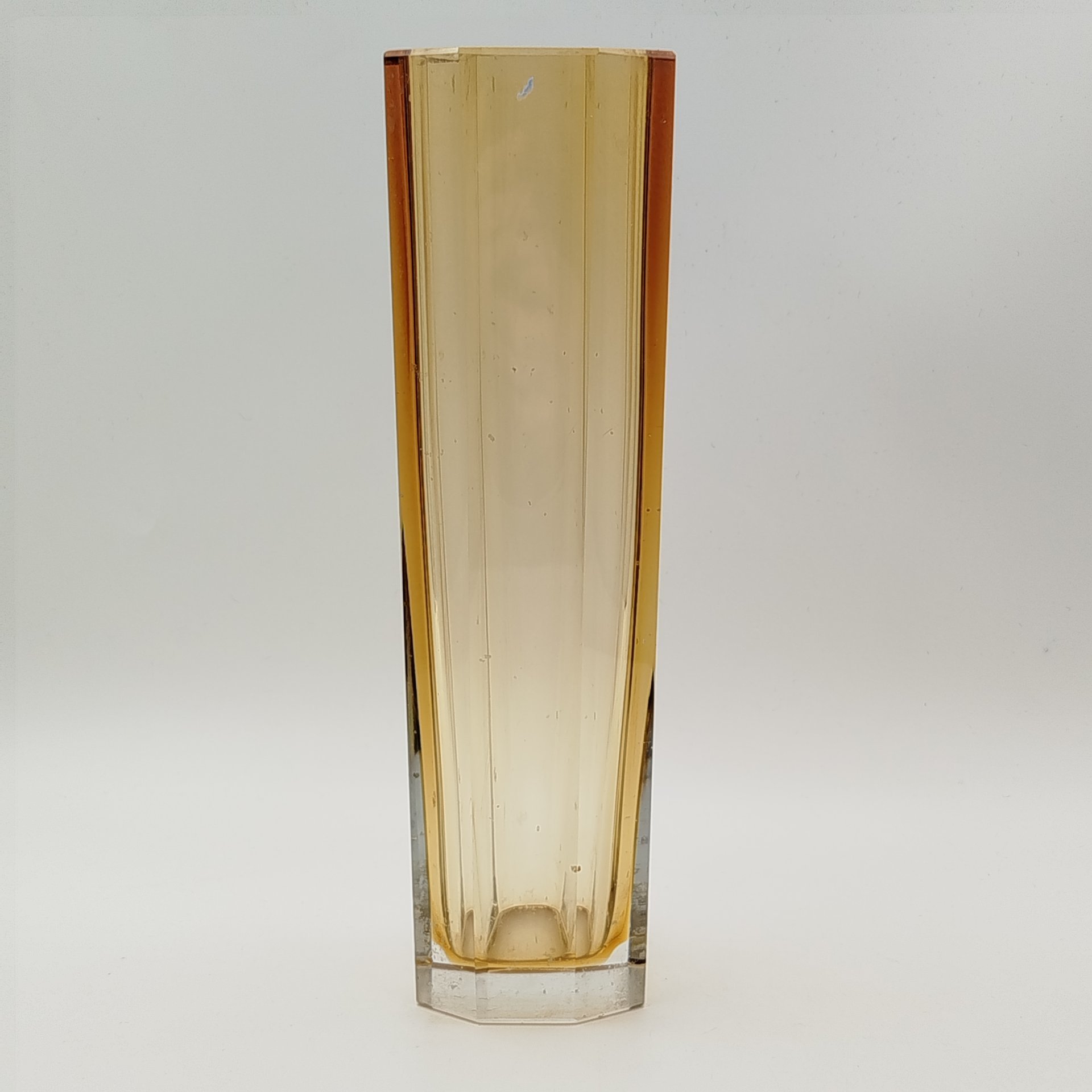 Ваза для цветов "Золотистая", автор Л.О. Юрген, хрусталь, широкая грань, Ленинградский завод художественного стекла (ЛЗХС), СССР, 1960-1980 гг.