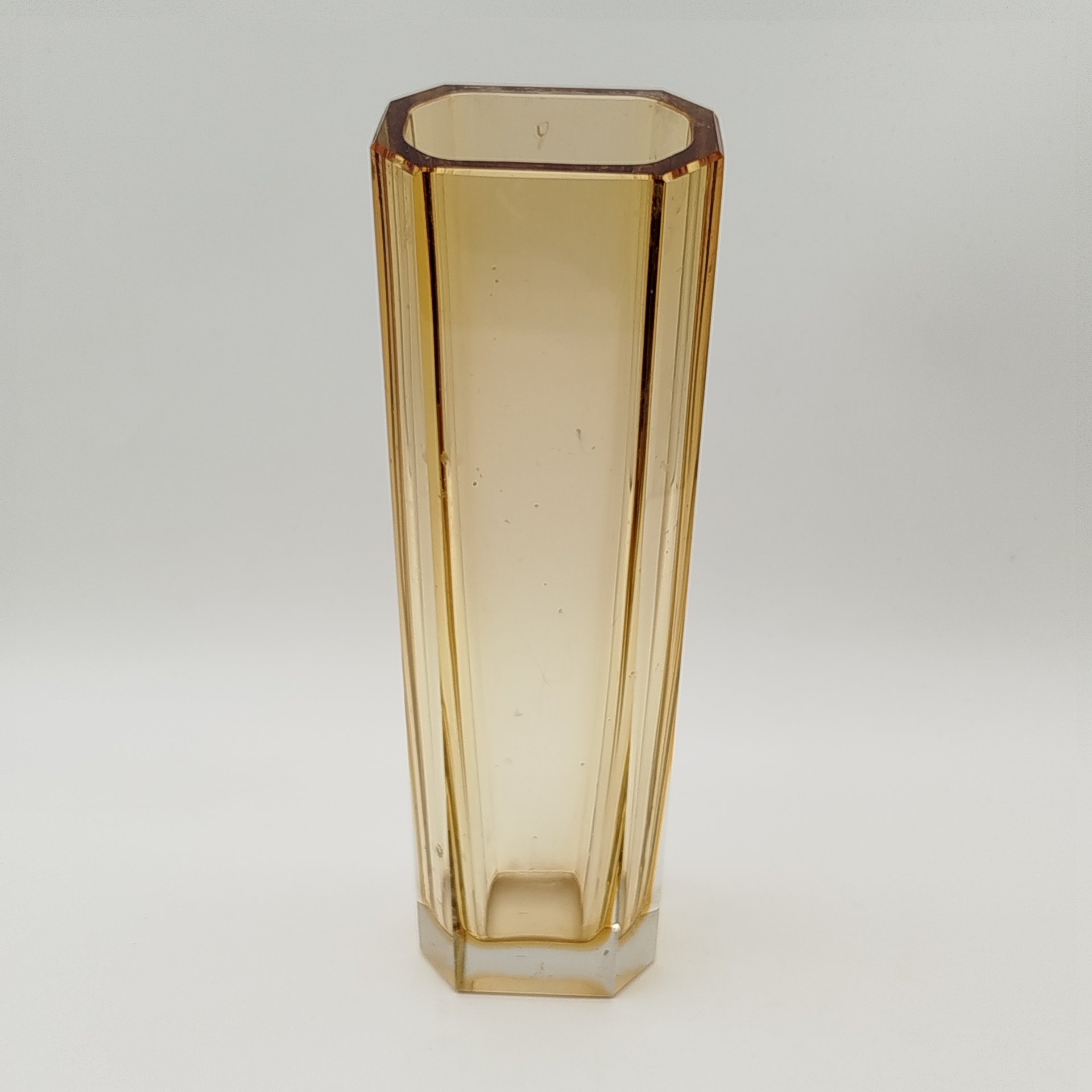 Ваза для цветов "Золотистая", автор Л.О. Юрген, хрусталь, широкая грань, Ленинградский завод художественного стекла (ЛЗХС), СССР, 1960-1980 гг.