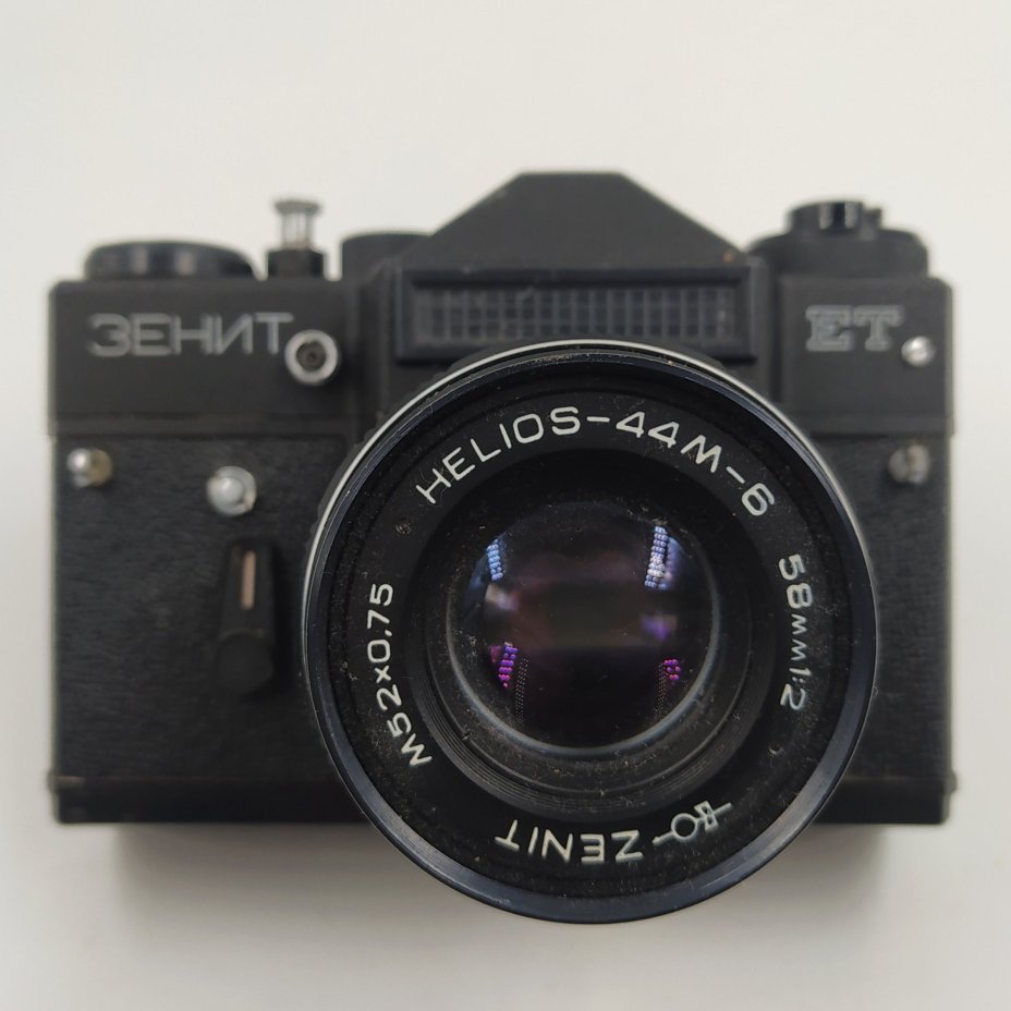 Фотоаппарат "Зенит-ЕТ" c объективом "Гелиос-44-М6" в оригинальном кофре, металл, пластик, стекло, кожа, Белорусское оптико-механическое объединение (БелОМО), СССР, 1982-1995 гг., Белорусское оптико-механическое объединение (БелОМО)