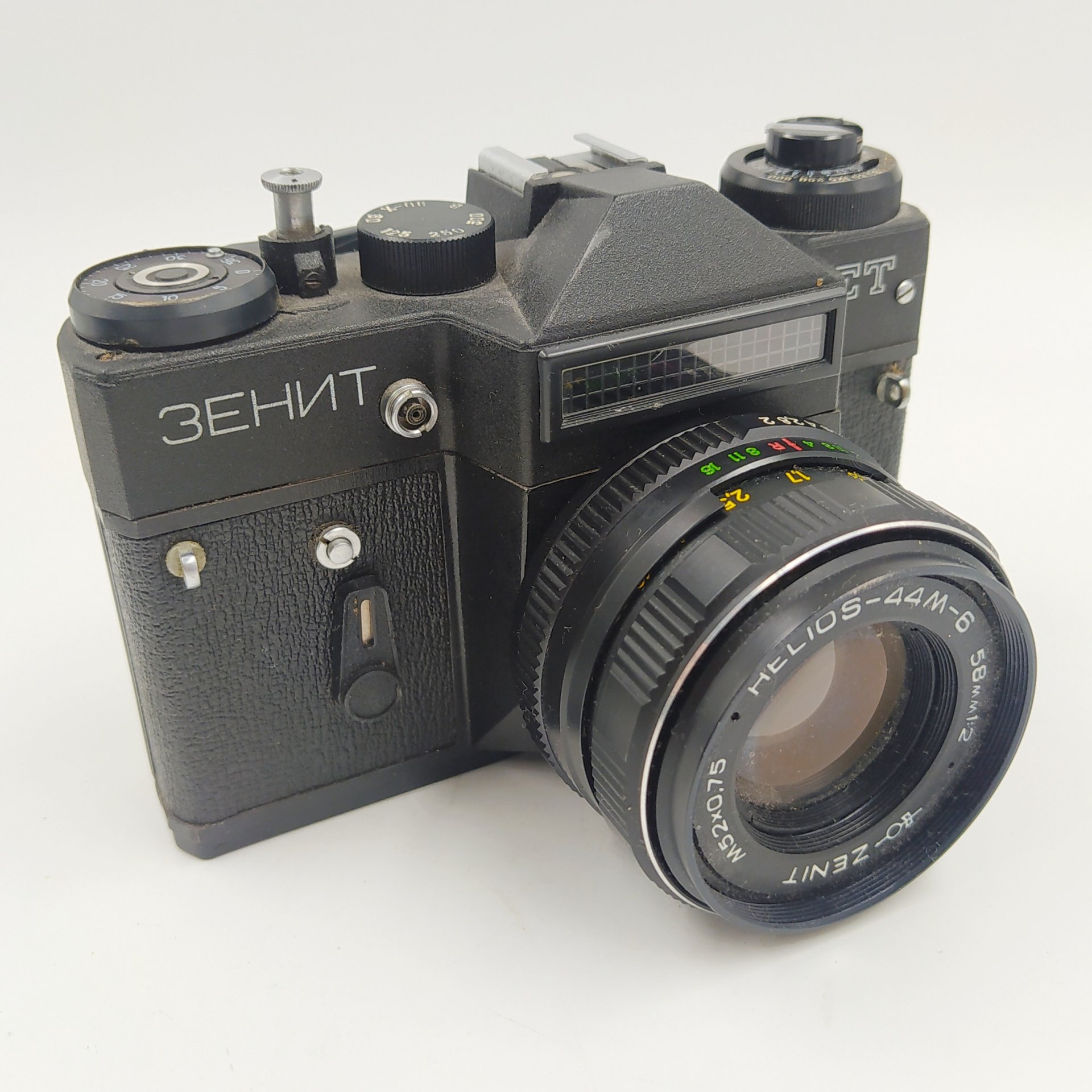 Фотоаппарат "Зенит-ЕТ" c объективом "Гелиос-44-М6" в оригинальном кофре, металл, пластик, стекло, кожа, Белорусское оптико-механическое объединение (БелОМО), СССР, 1982-1995 гг., Белорусское оптико-механическое объединение (БелОМО)