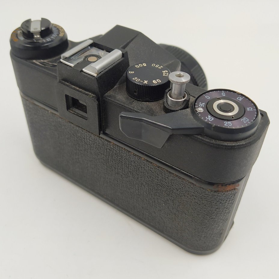 Фотоаппарат "Зенит-ЕТ" c объективом "Гелиос-44-М6" в оригинальном кофре, металл, пластик, стекло, кожа, Белорусское оптико-механическое объединение (БелОМО), СССР, 1982-1995 гг., Белорусское оптико-механическое объединение (БелОМО)