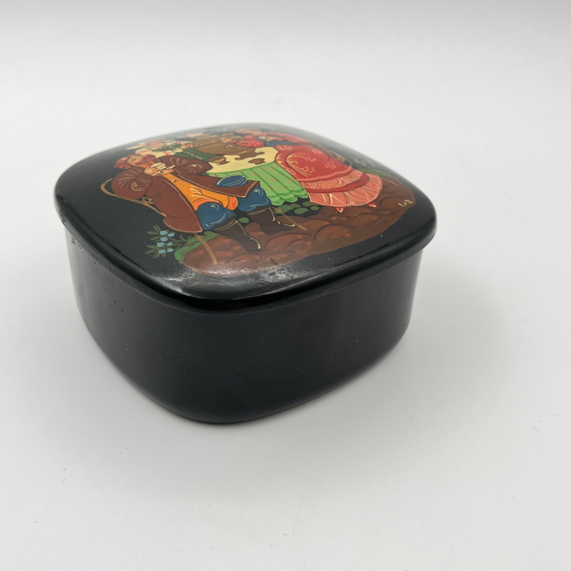 Шкатулка "Чаепитие", подпись "Т.Н. 90"