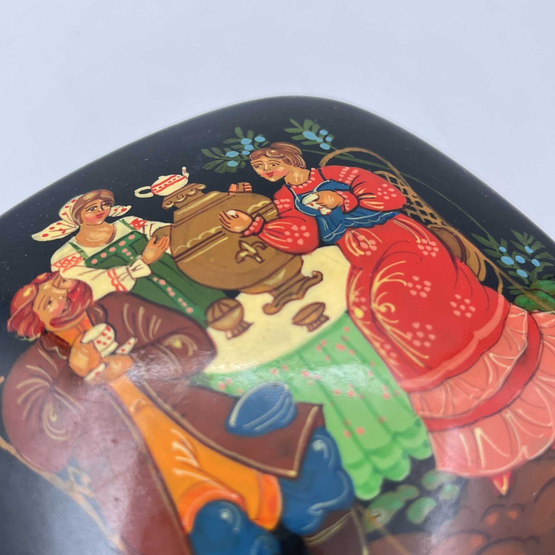 Шкатулка "Чаепитие", подпись "Т.Н. 90"