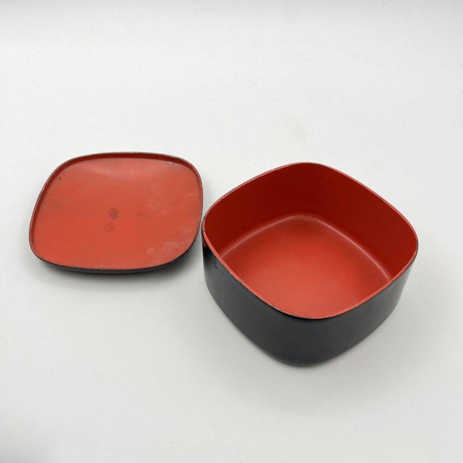 Шкатулка "Чаепитие", подпись "Т.Н. 90"