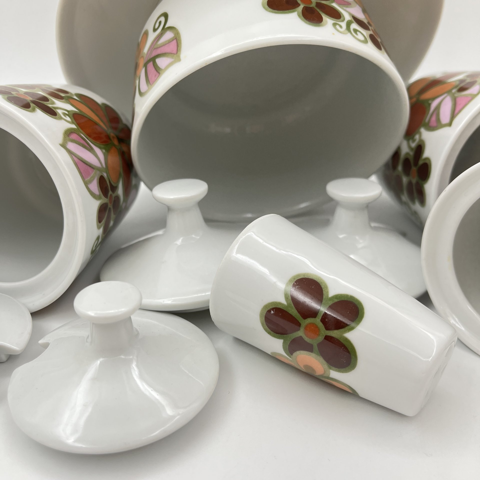 Набор для сервировки стола (7 предметов), украшенный цветочным декором