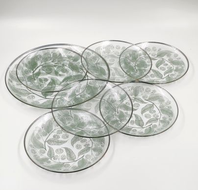 Набор из 6-ти десертных тарелок и блюда с растительным орнаментом, стекло, деколь, Азия, 2000-2020 гг.
