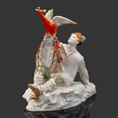 Статуэтка «Иван-Царевич и Жар-Птица», скульптор Якимова Г. П., автор росписи  Лупанова Е. Н., фарфор, роспись, золочение, Ленинградский фарфоровый завод (ЛФЗ), СССР, 1970-1986 гг.