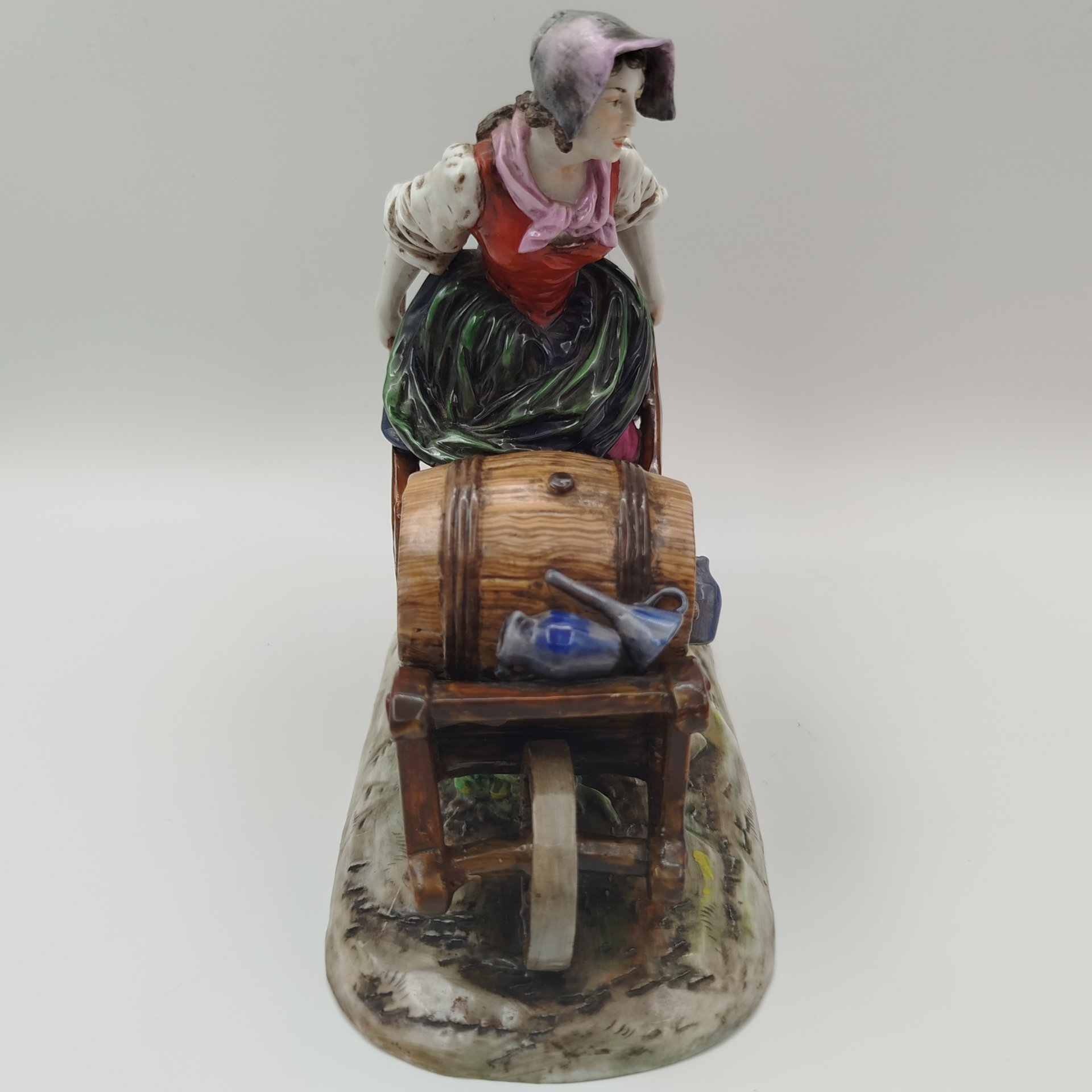 Статуэтка "Водоноска" ("Женщина с телегой"), фарфор, роспись, Европа, 1960-1990 гг.