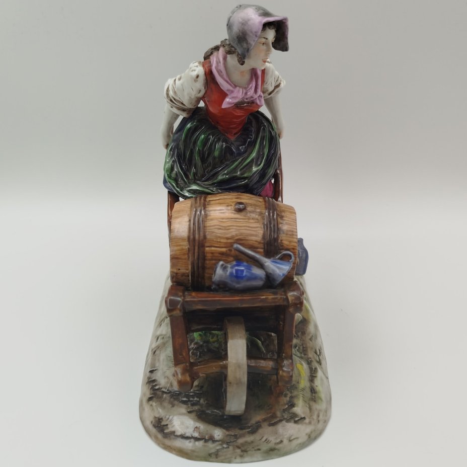 Статуэтка "Водоноска" ("Женщина с телегой"), фарфор, роспись, Европа, 1960-1990 гг.