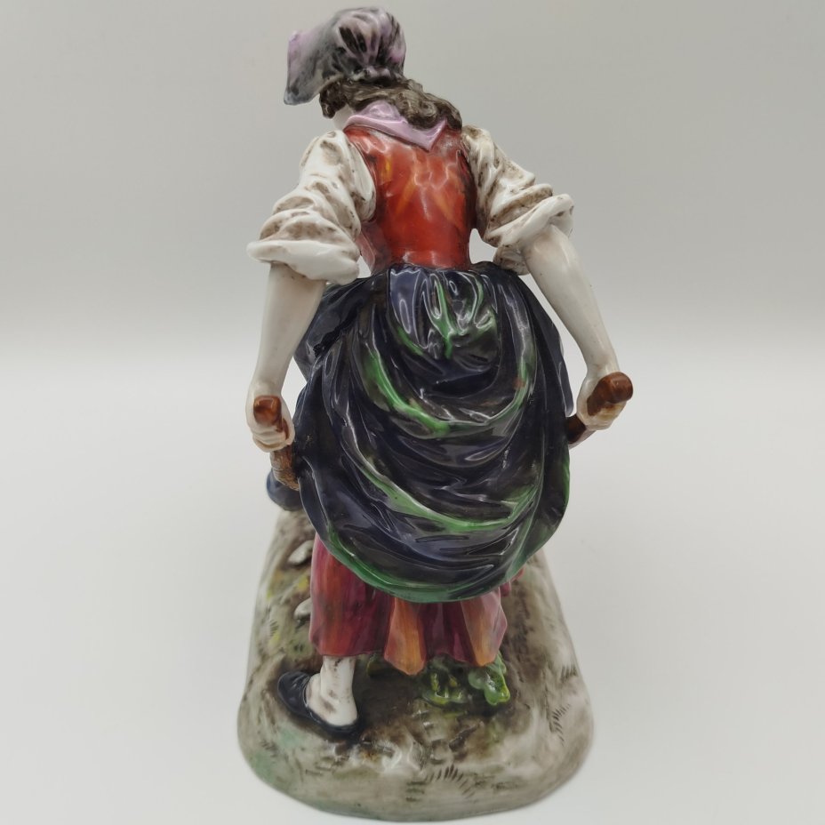 Статуэтка "Водоноска" ("Женщина с телегой"), фарфор, роспись, Европа, 1960-1990 гг.