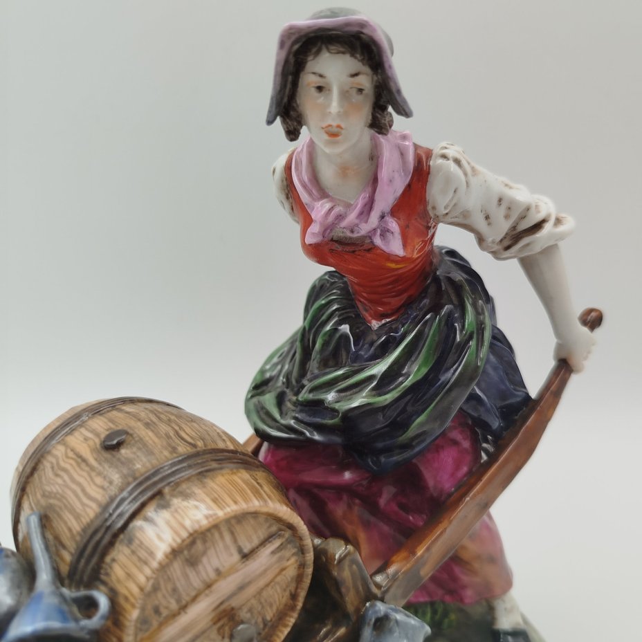 Статуэтка "Водоноска" ("Женщина с телегой"), фарфор, роспись, Европа, 1960-1990 гг.