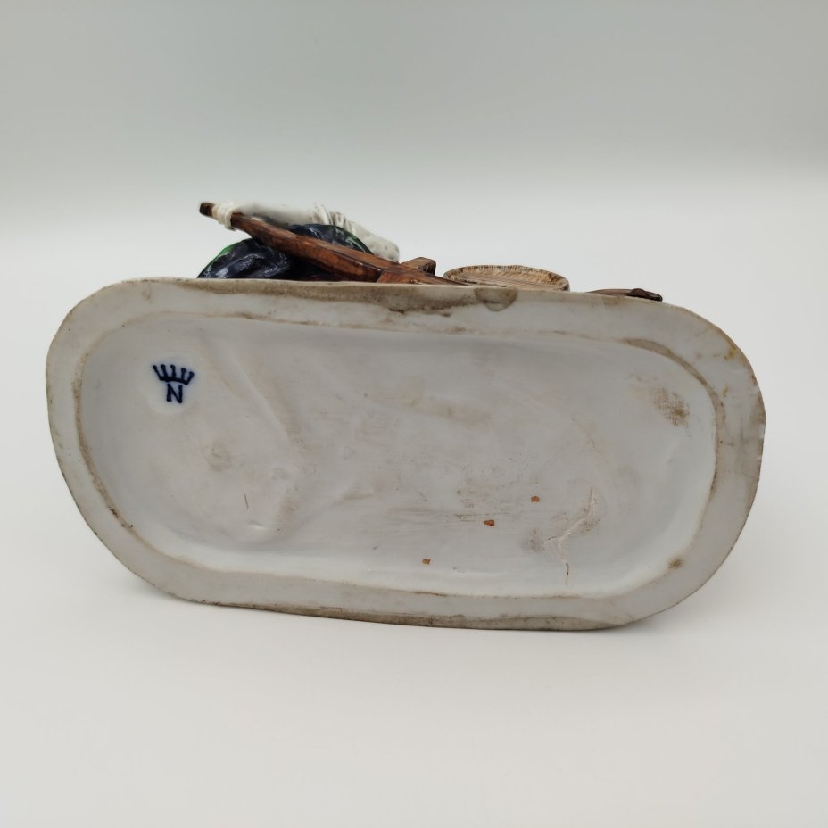 Статуэтка "Водоноска" ("Женщина с телегой"), фарфор, роспись, Европа, 1960-1990 гг.