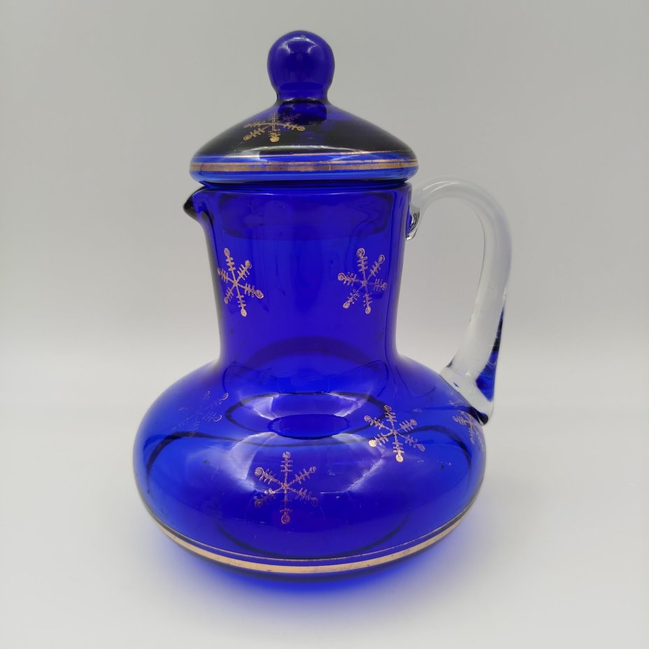 Кувшин с крышкой синего цвета с декором в виде снежинок, стекло, золочение, СССР, 1970-1990 гг.
