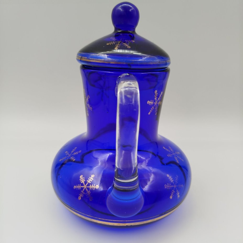 Кувшин с крышкой синего цвета с декором в виде снежинок, стекло, золочение, СССР, 1970-1990 гг.