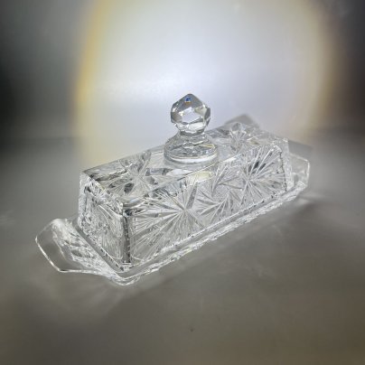 Маслёнка прямоугольной формы с рельефным резным декором, хрусталь, алмазная грань, Чехословакия, 1980-1990 гг.