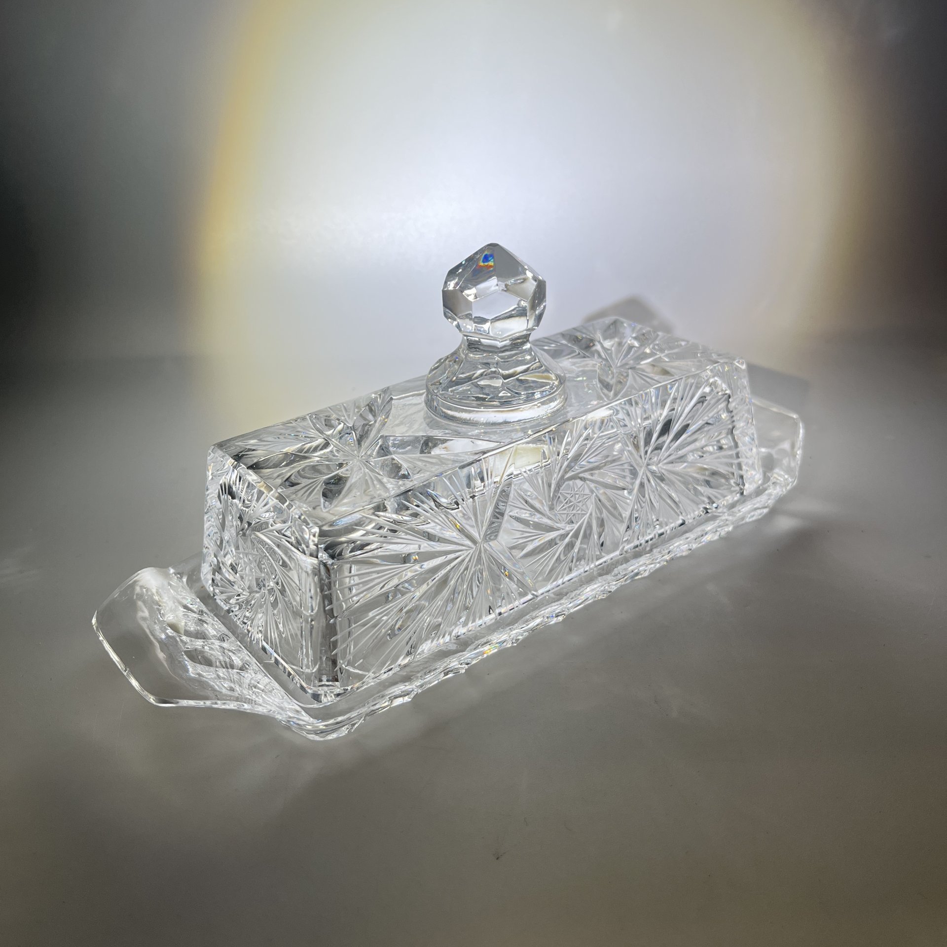 Маслёнка прямоугольной формы с рельефным резным декором, хрусталь, алмазная грань, Чехословакия, 1980-1990 гг.