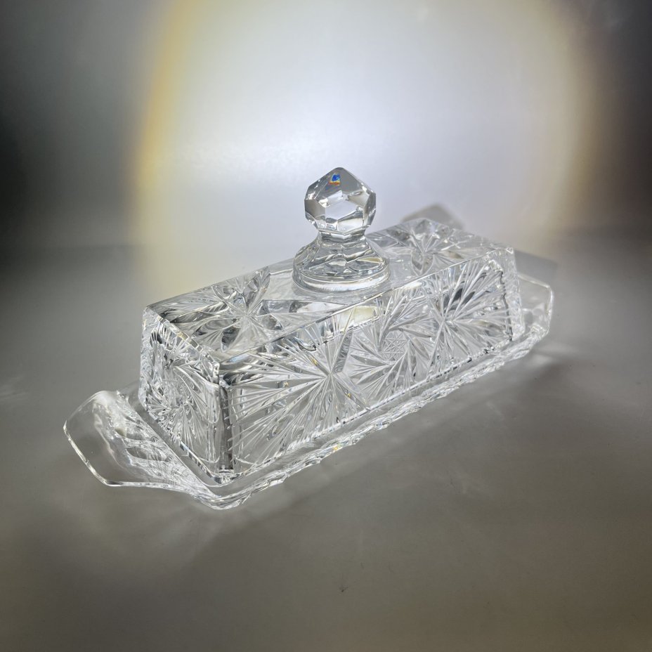Маслёнка прямоугольной формы с рельефным резным декором, хрусталь, алмазная грань, Чехословакия, 1980-1990 гг.