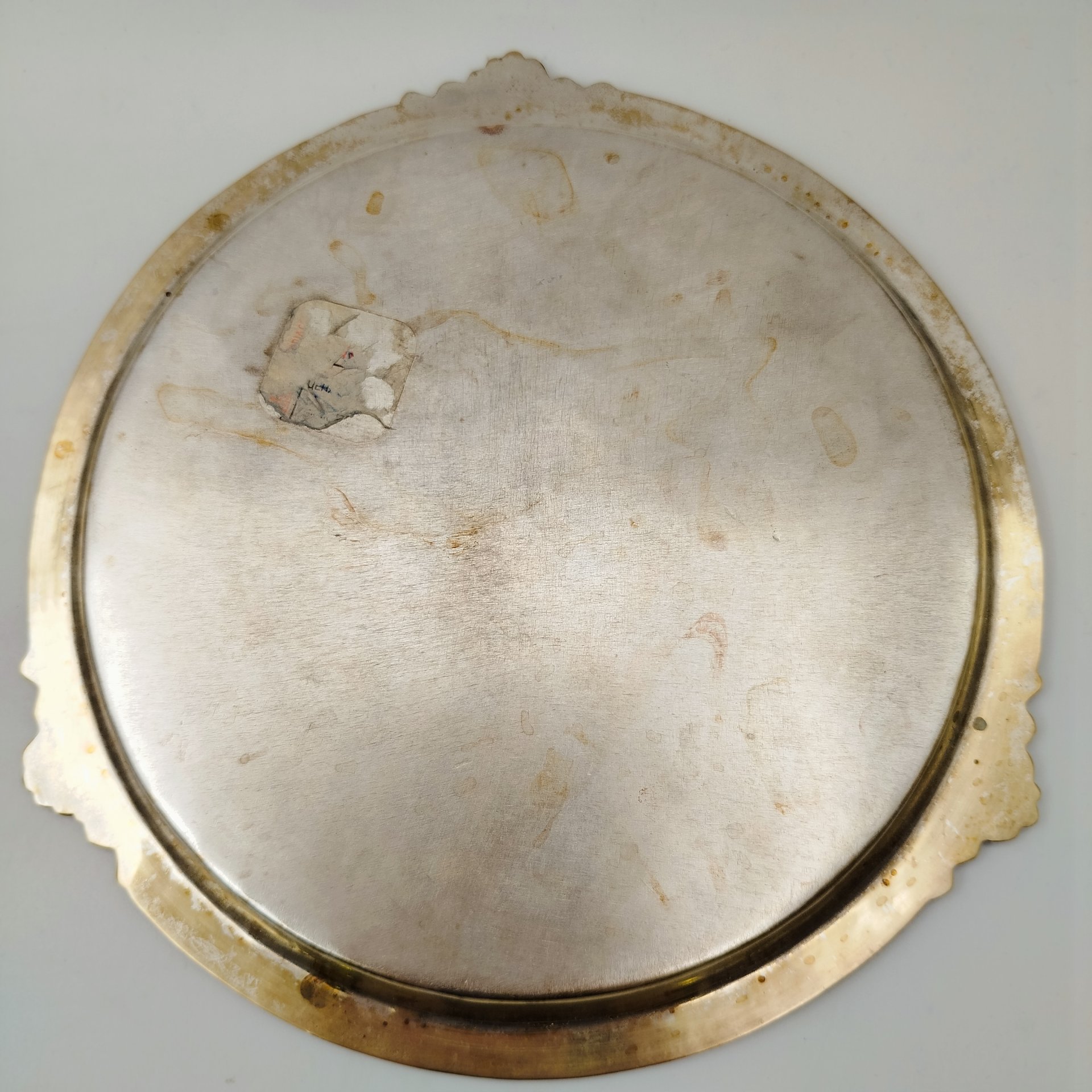 Поднос круглый с растительным декором