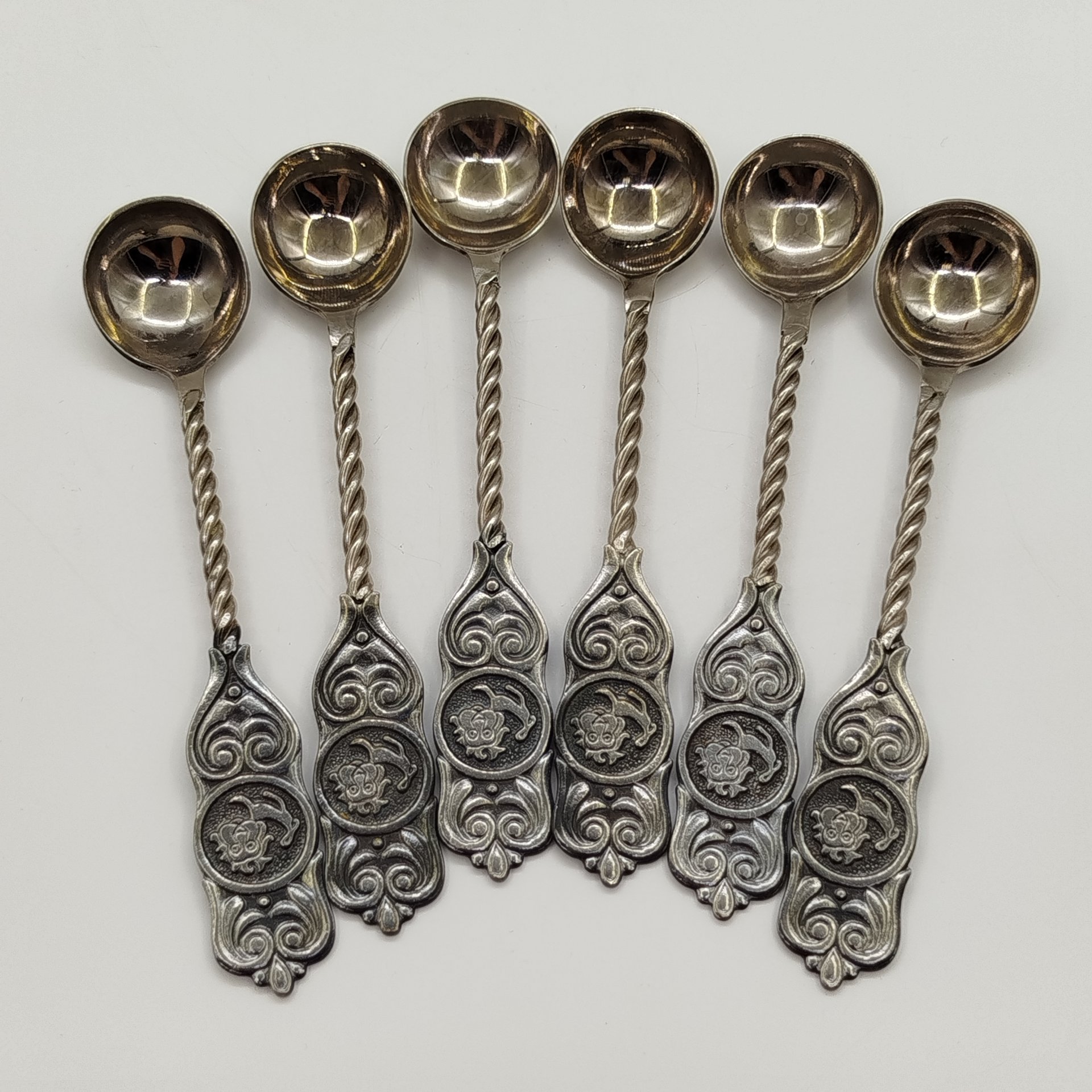 Набор из 6-ти ложек, украшенных изображением льва, металл, СССР, 1980-1990 гг.