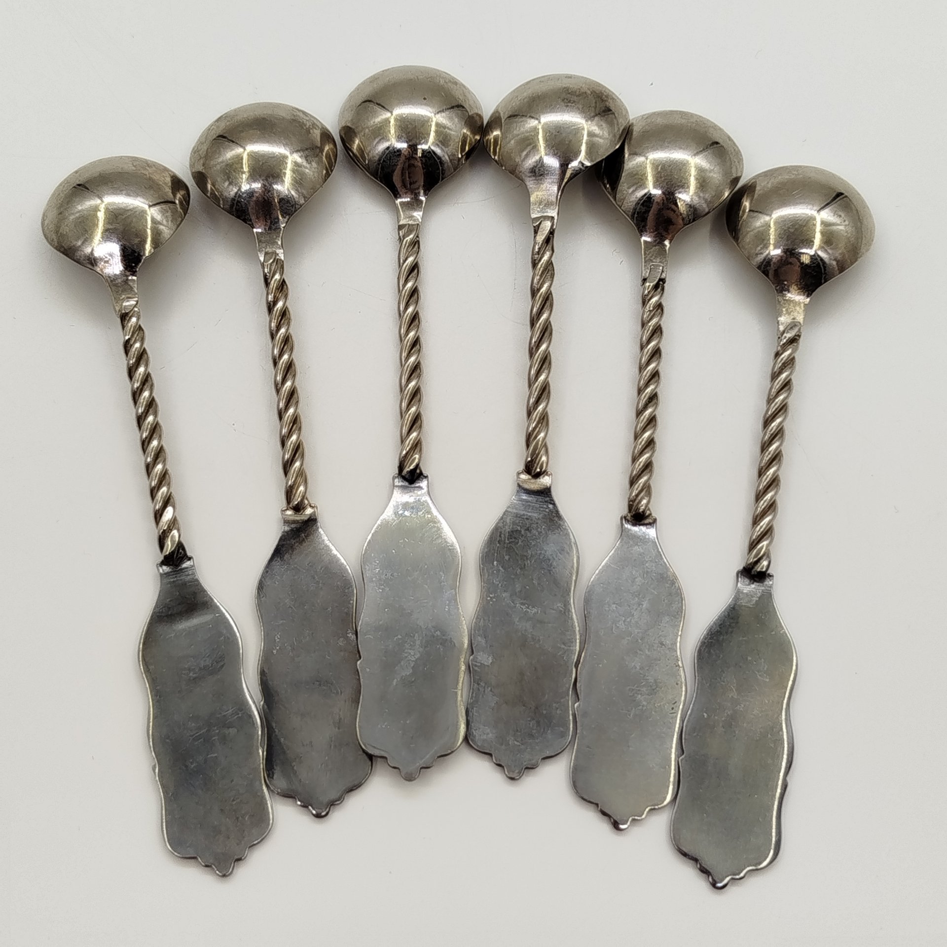 Набор из 6-ти ложек, украшенных изображением льва, металл, СССР, 1980-1990 гг.