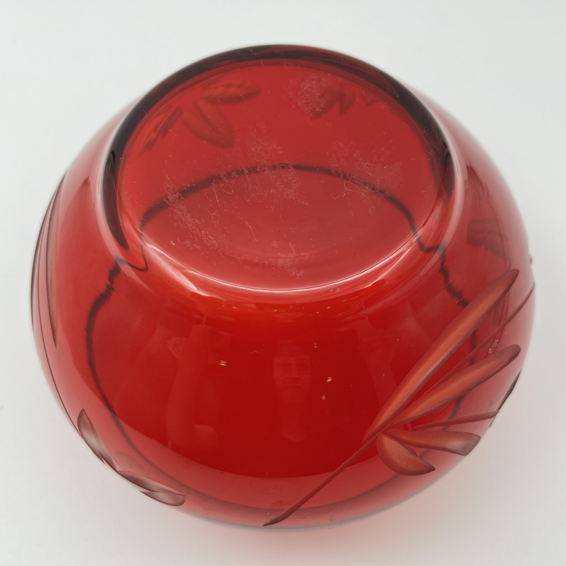 Конфетница рубинового оттенка с цветочным декором, цветное стекло, алмазная грань, СССР, 1960-1990 гг.