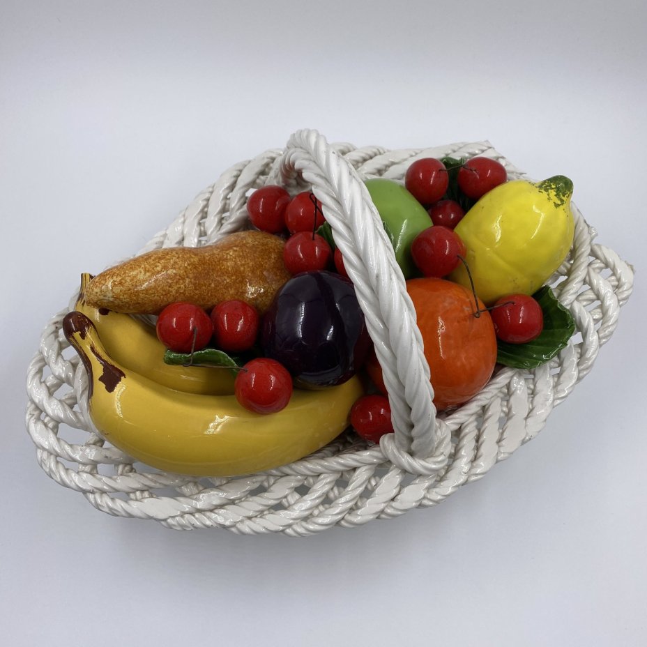 Корзина с фруктами декоративная