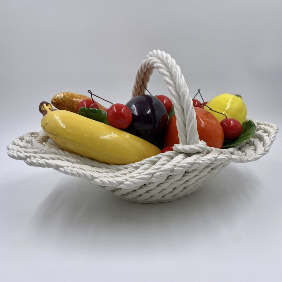 Корзина с фруктами декоративная