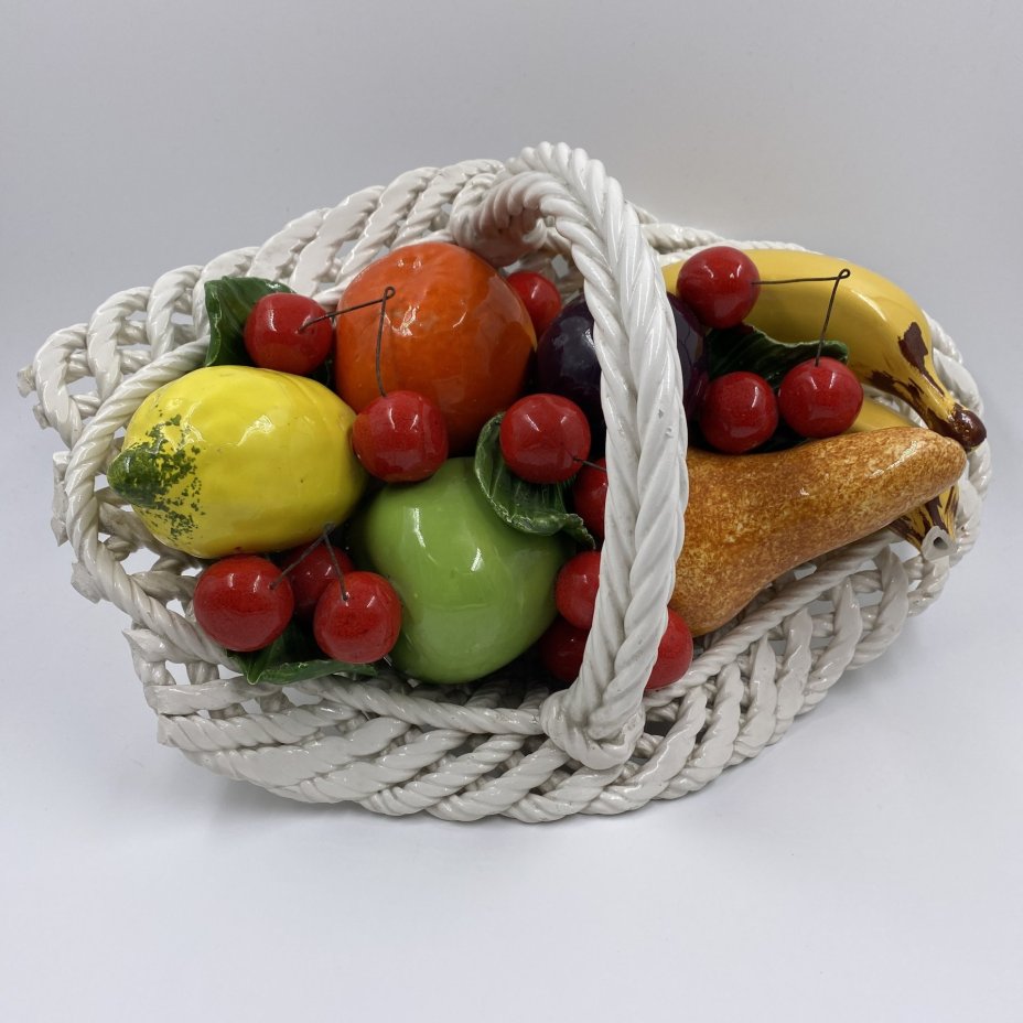 Корзина с фруктами декоративная