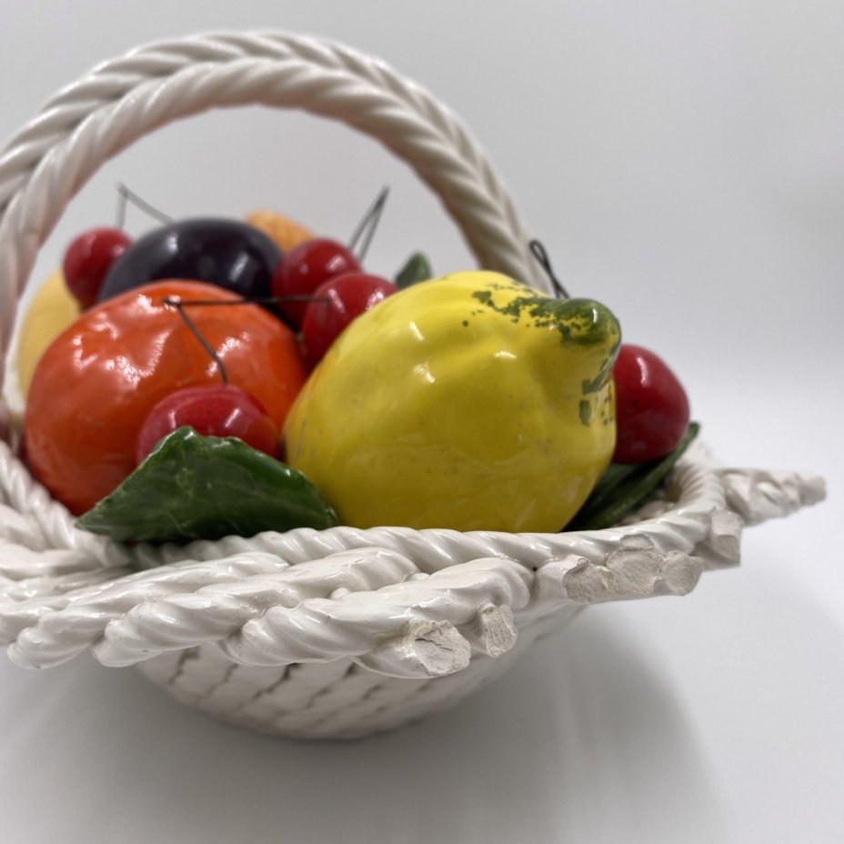 Корзина с фруктами декоративная