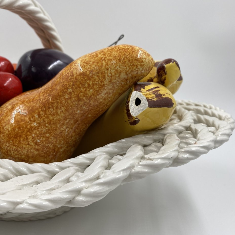 Корзина с фруктами декоративная