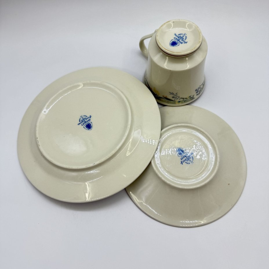 Кофейное трио с флоральным декором, фарфор, деколь, золочение, Китай, 1990-2010 гг.