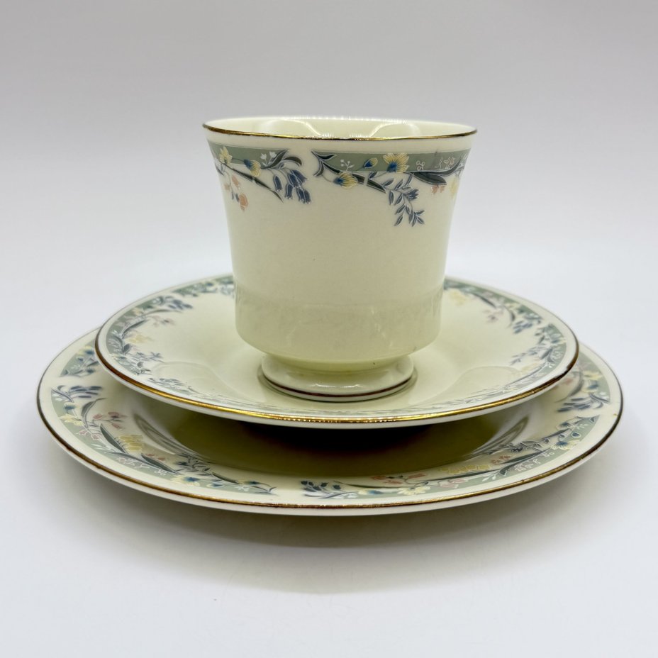 Кофейное трио с флоральным декором, фарфор, деколь, золочение, Китай, 1990-2010 гг., Китай