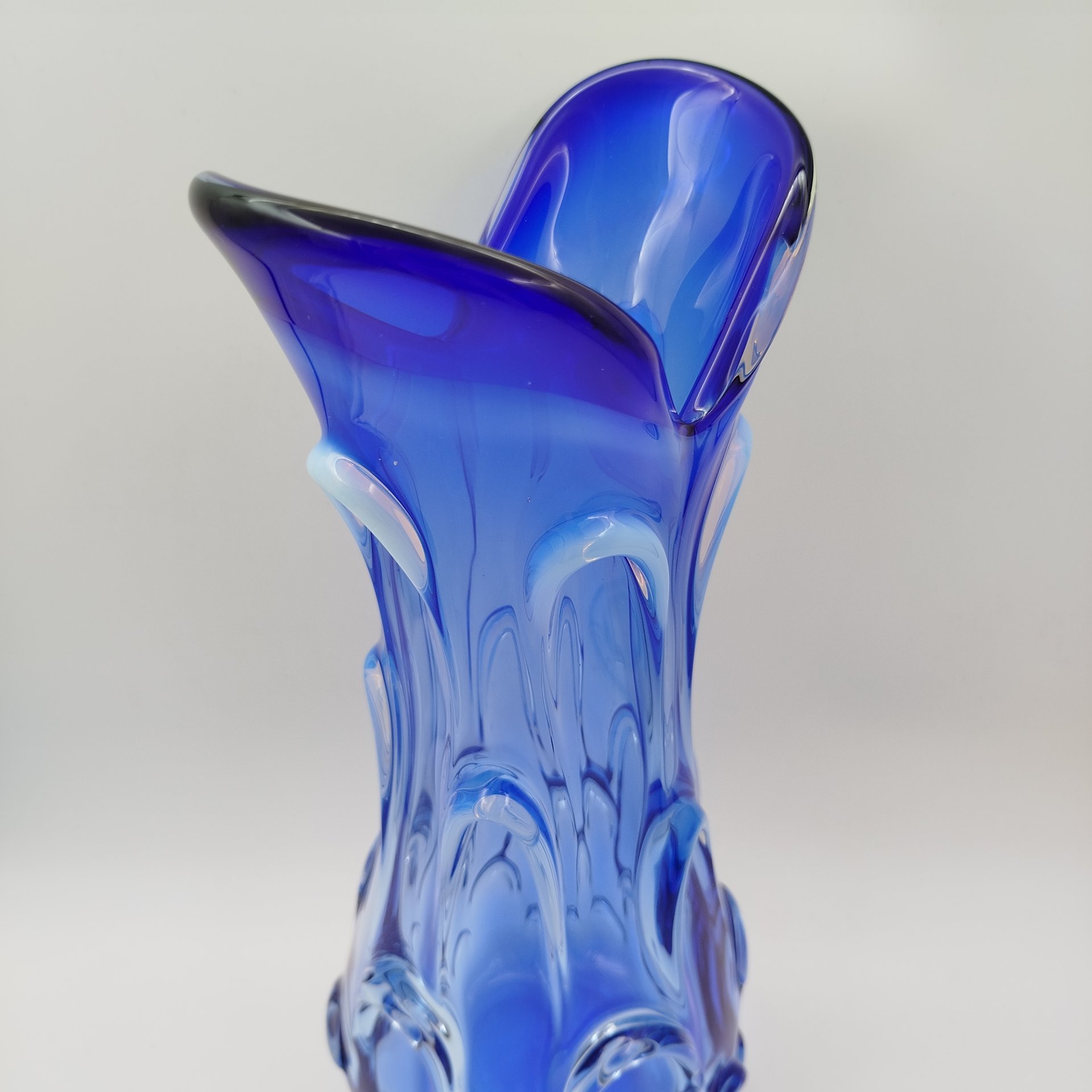 Ваза синего оттенка (большая)