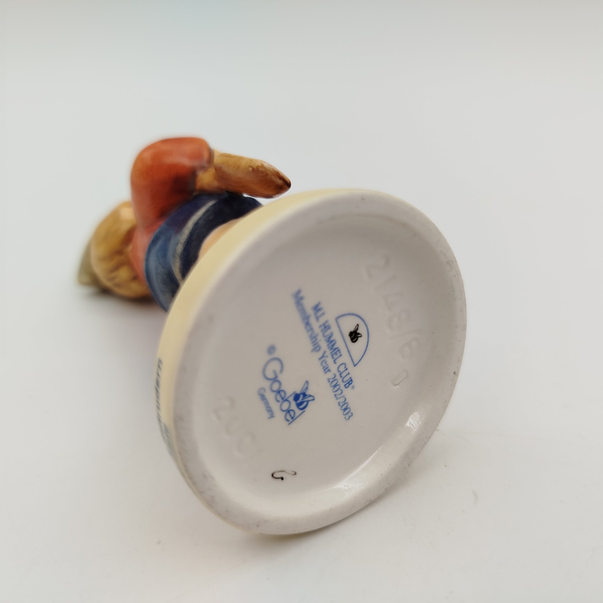 Статуэтка "Первый помощник",  M.I. Hummel  Membership, фарфор, роспись, Goebel, Германия, 2002-2003 гг.